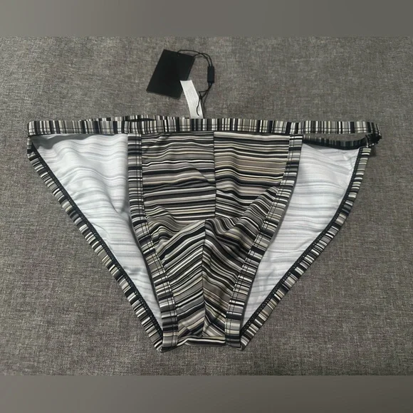 Black and White Swim Brief Sleek Design - Picture 4 of 6